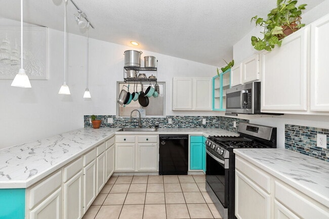 Building Photo - "3-Bedroom, 2-Bathroom Solar Home with a Pool in Mesa Del Sol!"