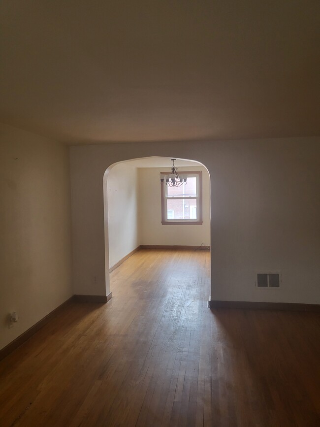 Building Photo - 2445 Brookwood St