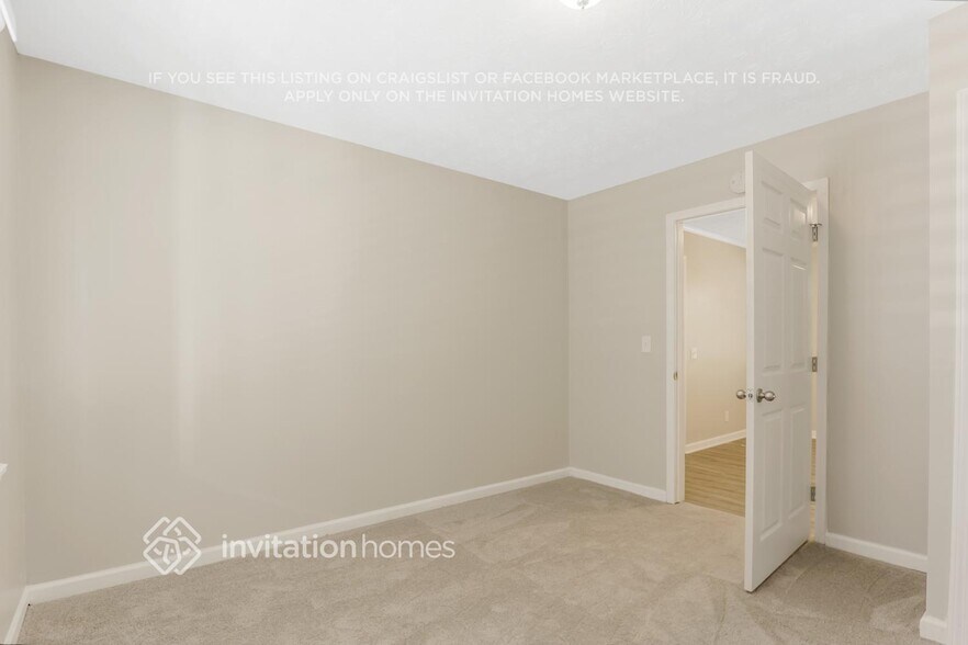 Building Photo - 2180 Pinewood Dr