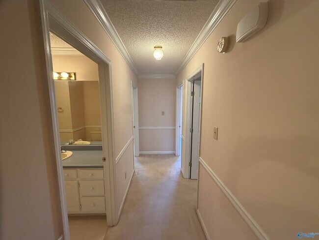 Building Photo - 701 Rigel Dr SW