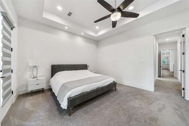 Building Photo - 620 E 26th St