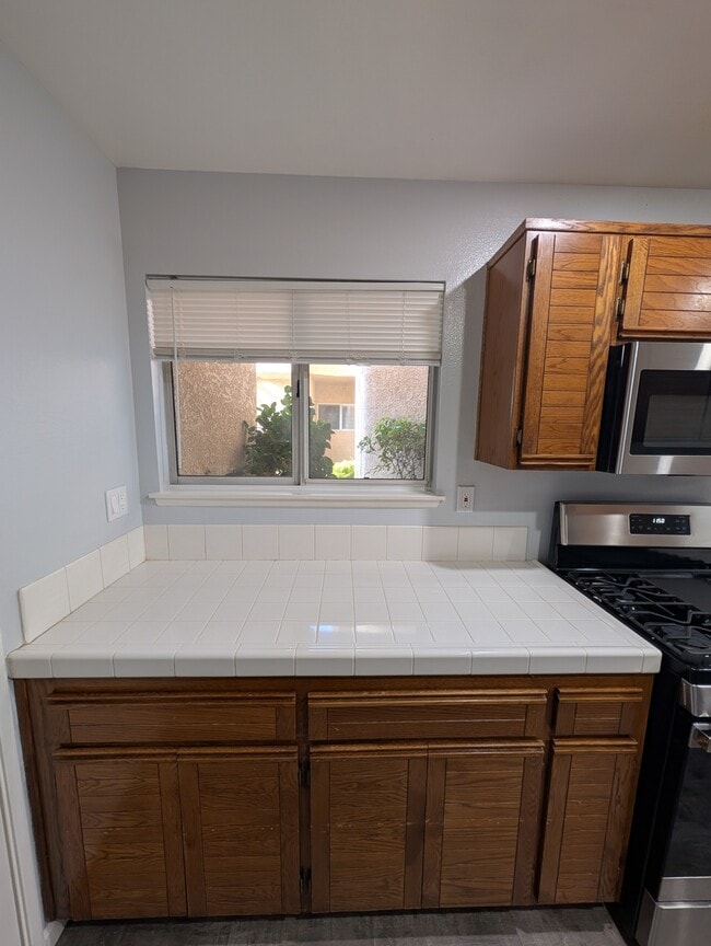 Building Photo - 24003 Arroyo Park Dr