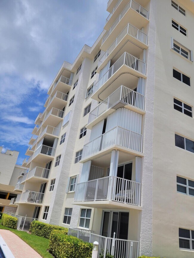 3450 S Ocean Blvd 3450 S Ocean Blvd Palm Beach FL 33480 Apartment