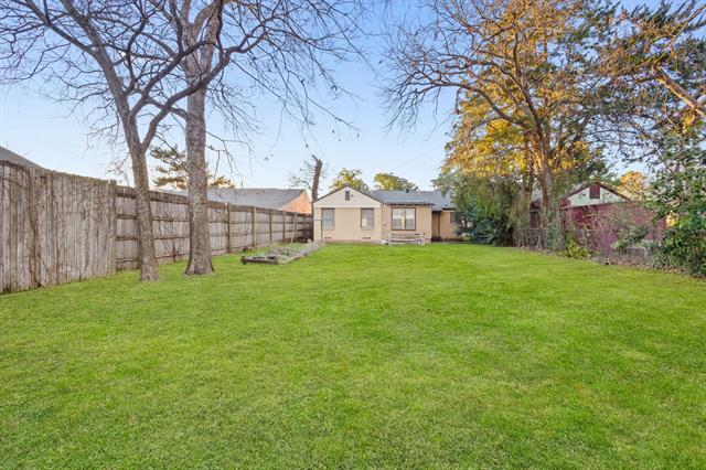 Building Photo - 806 Buckalew St