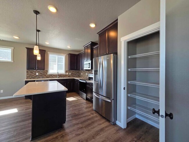 Building Photo - Stunning 3 Bedroom Home In Quincy! HUGE MO...