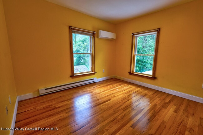 Building Photo - 153 Bross St