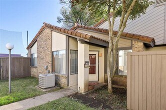 Building Photo - 821 Dublin Dr
