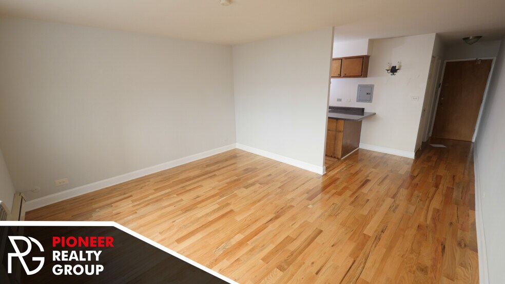Building Photo - 665 W Wrightwood Ave