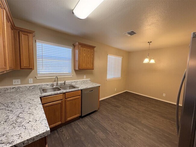 Building Photo - 6808 Sabrina Dr