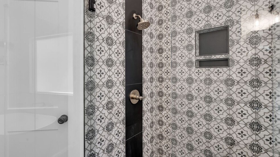 Building Photo - 105 Chesterfield Dr