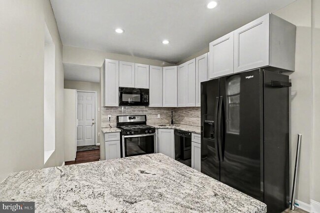 Building Photo - 2238 Oakford St