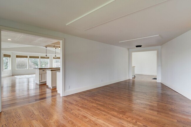 Building Photo - Charming Upper-Level Home with Water View – Walk to Downtown Coupeville