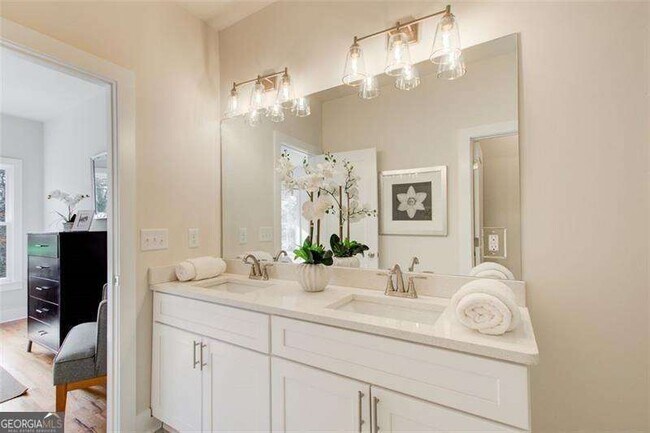 Building Photo - 1240 Oakland Terrace SW