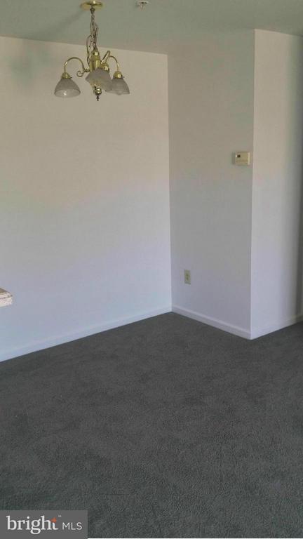 Building Photo - 61 White Pine Cir