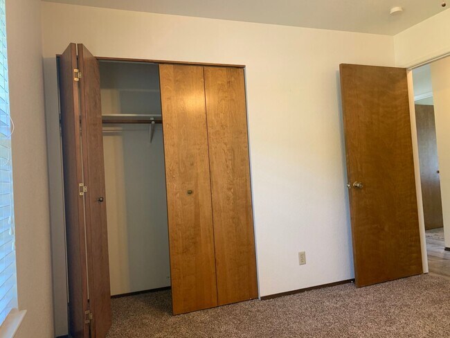 Building Photo - Make this your new home!