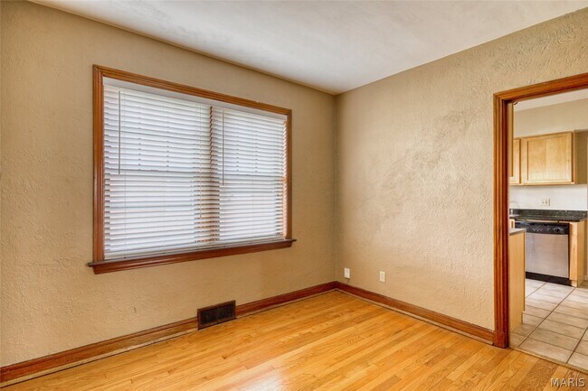 Building Photo - 6601 Alamo Ave