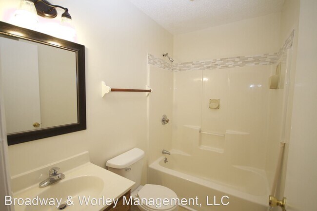 Building Photo - 18 Bearwood Dr