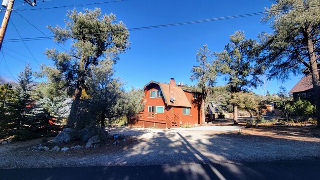 Building Photo - Bright and Airy 3-Bedroom Home with Ample ...