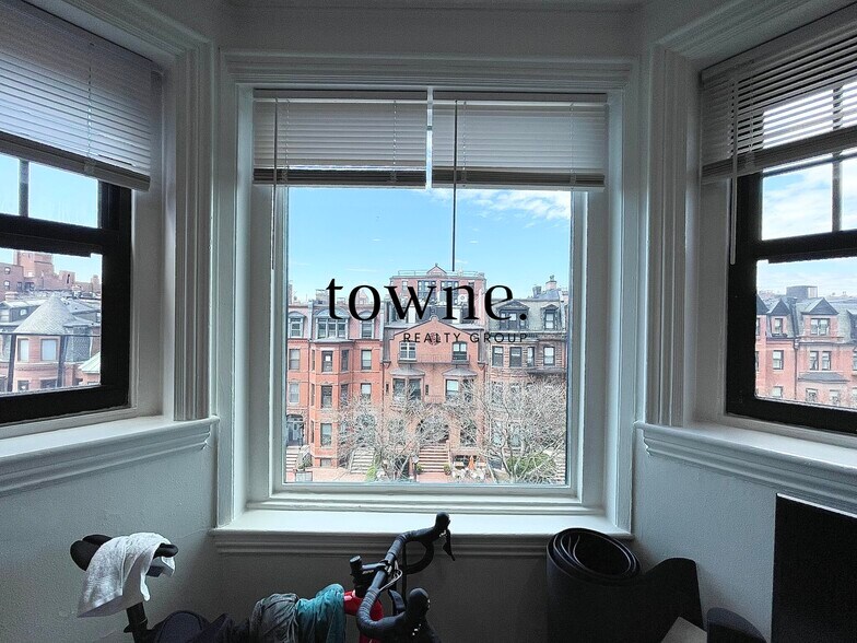 Building Photo - 274 Newbury St