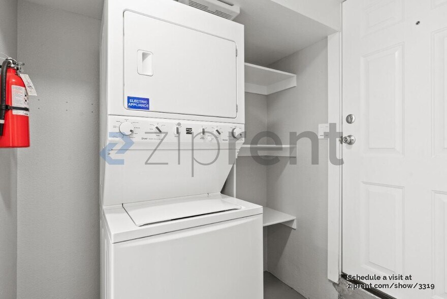 Building Photo - Unit A
