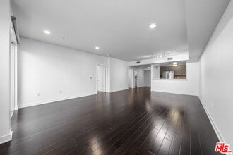 Building Photo - 436 S Virgil Ave