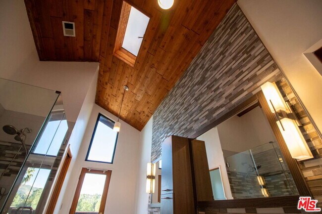 Building Photo - 11619 Lerdo Ave