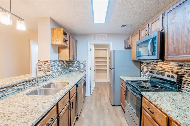 Building Photo - 126 Warm Springs Cir