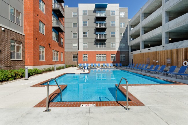 Lux On Capitol Indianapolis In Apartment Finder