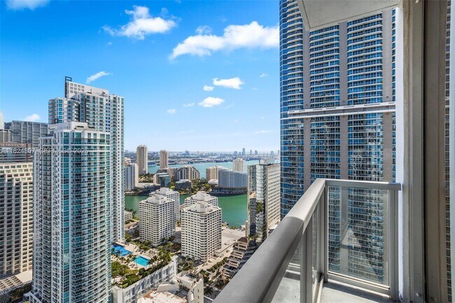 Building Photo - 1060 Brickell Ave