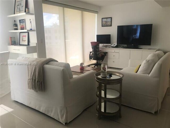 Building Photo - 2951 S Bayshore Dr