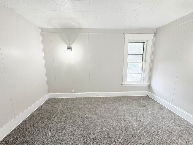 Building Photo - 119 Winthrop St
