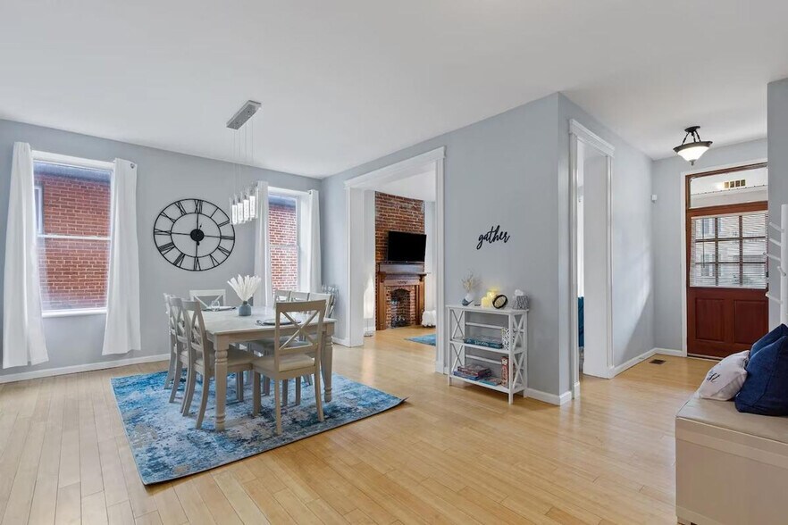 Building Photo - 2366 Lawrence St