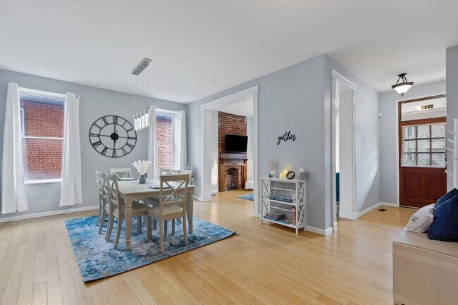 Building Photo - 2366 Lawrence St