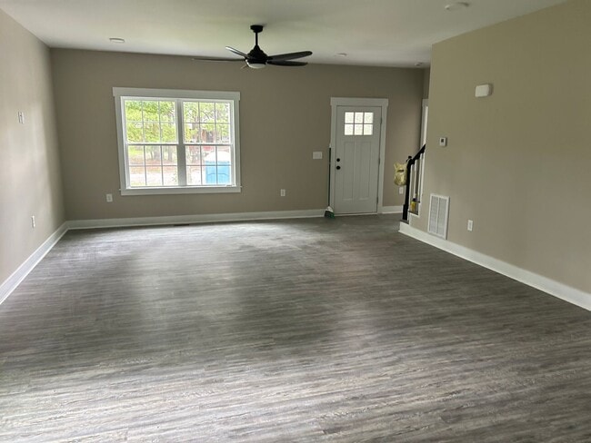 Building Photo - For Rent: Like New 3-Bedroom 2.5 Bath Home for Rent