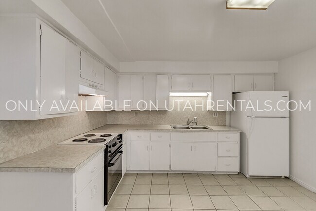 Building Photo - 185 W 2200 S