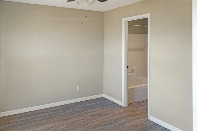 Building Photo - 1117 Peregrine St