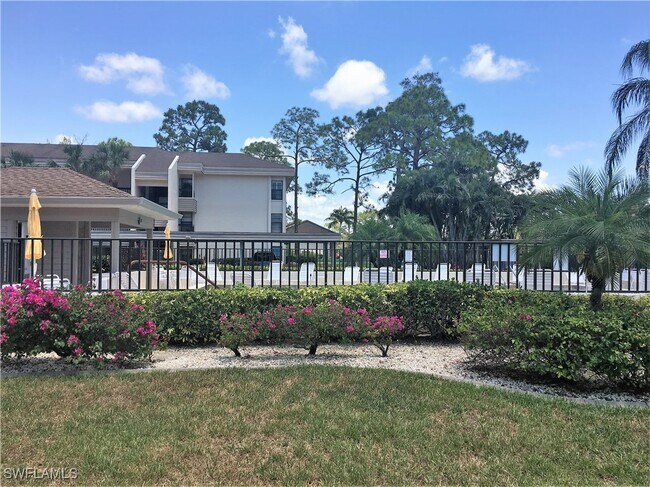 Building Photo - 5565 Trailwinds Dr