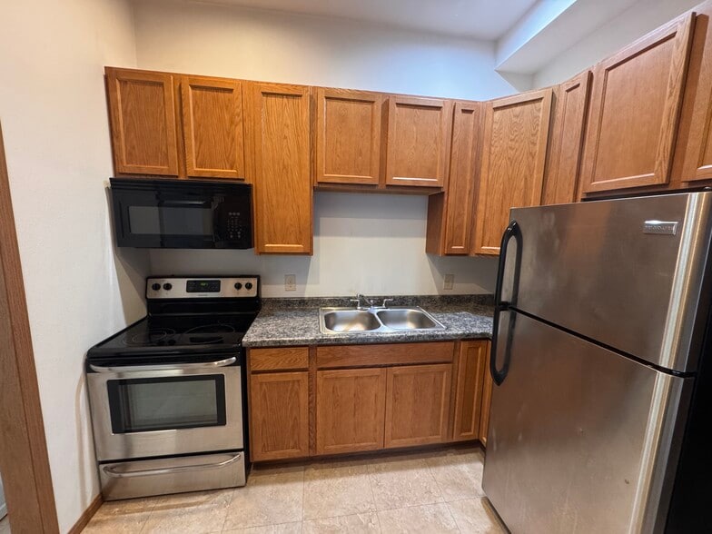 Kitchen - 123 E 3rd St