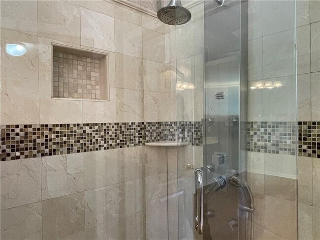 Building Photo - 245 Gladeside Path