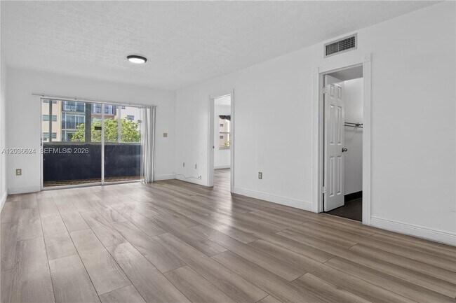 Building Photo - 6070 W 18th Ave