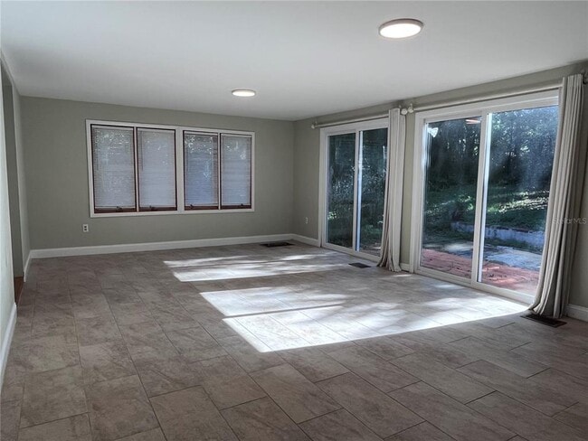 Building Photo - 12 S University Cir