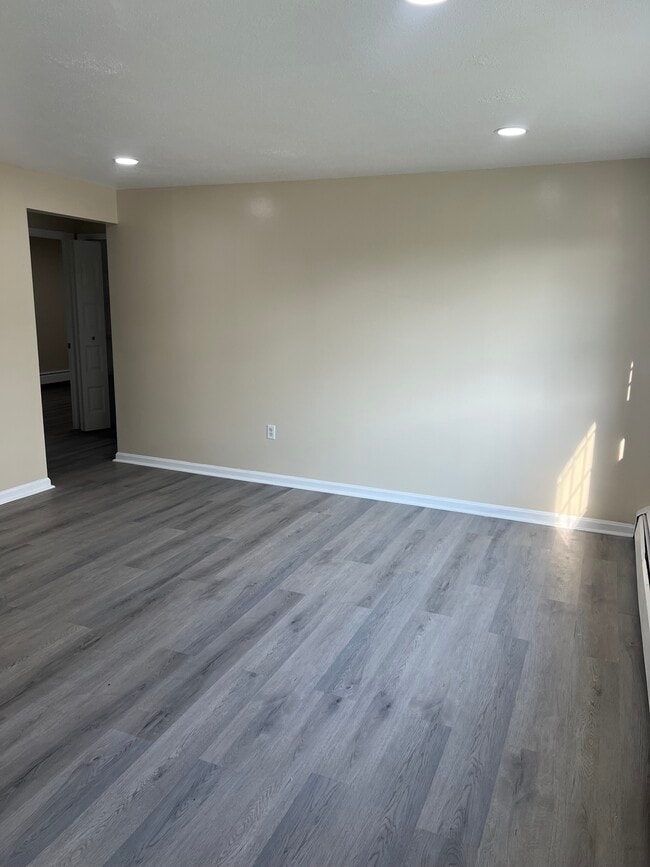 Building Photo - 4 Loveland Hill Rd