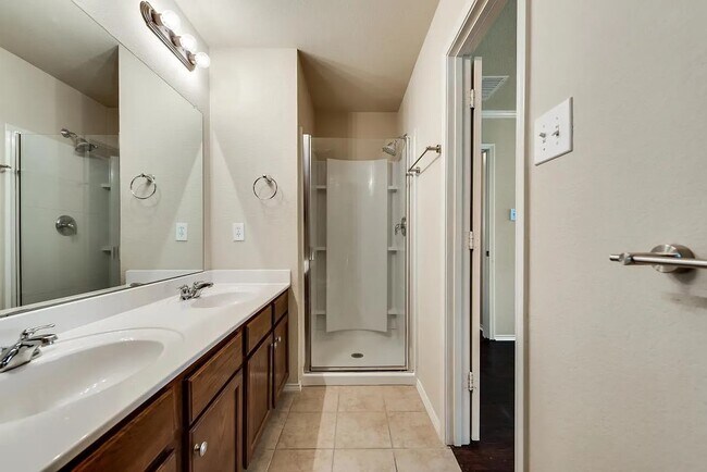 Master Bathroom - 10534 Midway Dr