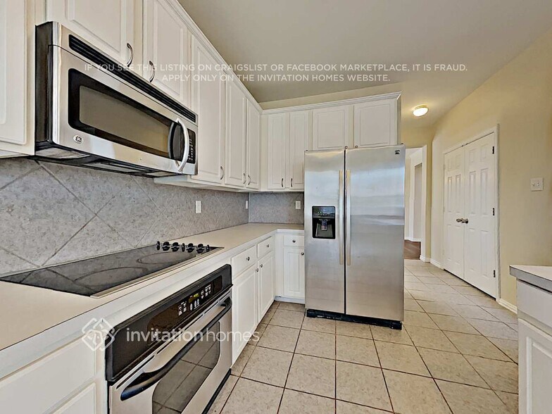 Building Photo - 3900 Rochester Dr