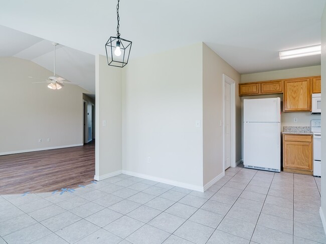 Building Photo - 1105 SW Cabriolet St