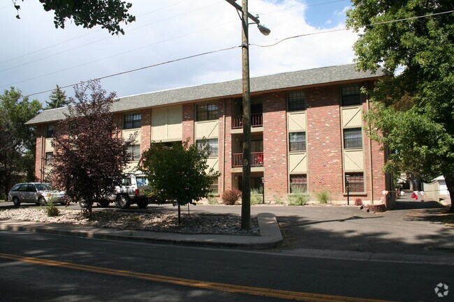 Primary Photo - 1021 Carr St