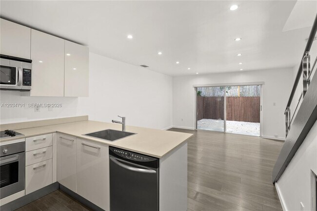 Building Photo - 3130 Bird Ave