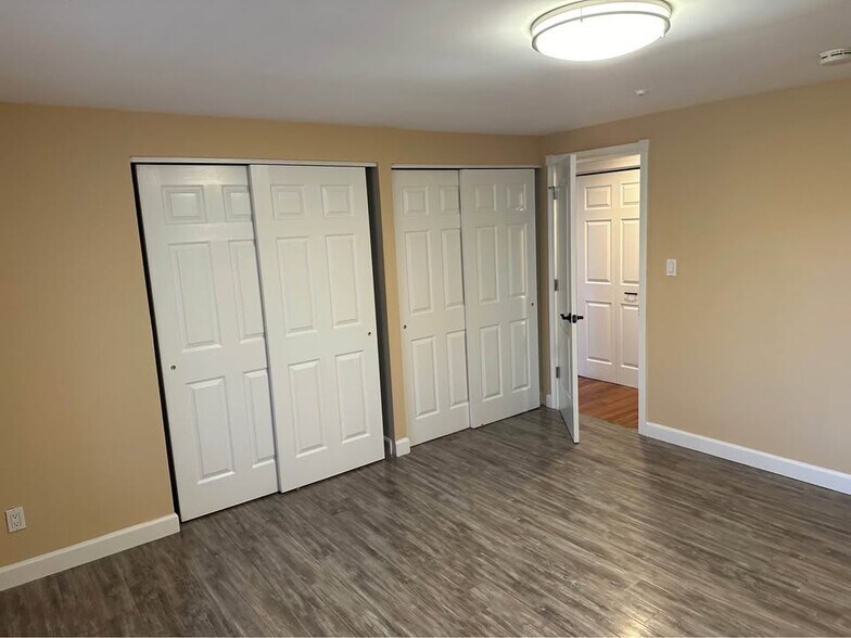 Building Photo - 12 Sagamore Hills Dr