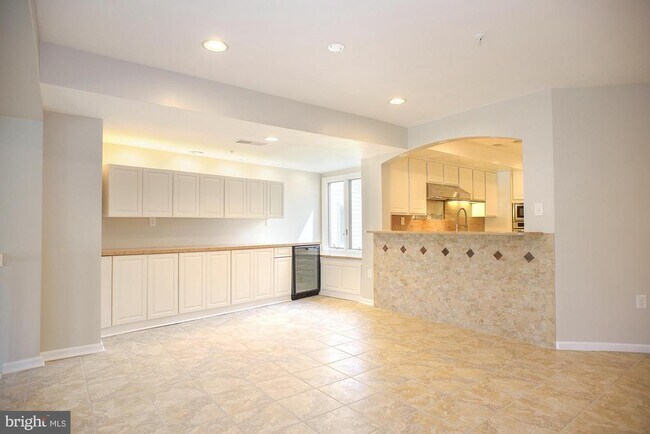 Building Photo - 7025 Chesapeake Harbour Dr E
