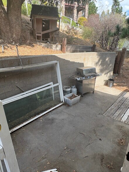 Building Photo - 497 Delle Dr